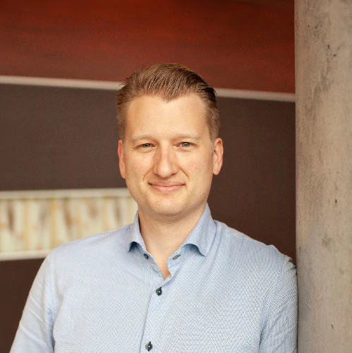 Dr. Lukas Burger